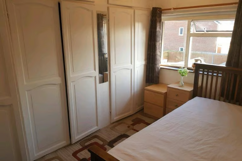 1 bedroom in a house share to rent, Fir Tree Avenue, West Drayton UB7