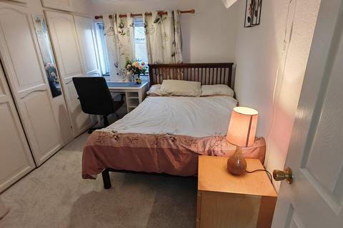 1 bedroom in a house share to rent, Fir Tree Avenue, West Drayton UB7