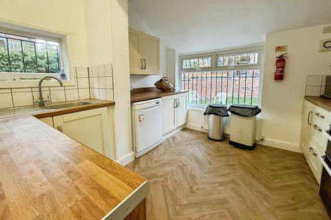 6 bedroom end of terrace house to rent, Latchmere Road, Manchester, Greater Manchester, M14