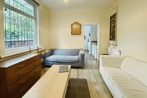 6 bedroom end of terrace house to rent, Latchmere Road, Manchester, Greater Manchester, M14