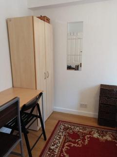 1 bedroom in a house share to rent, Solander Gardens, London