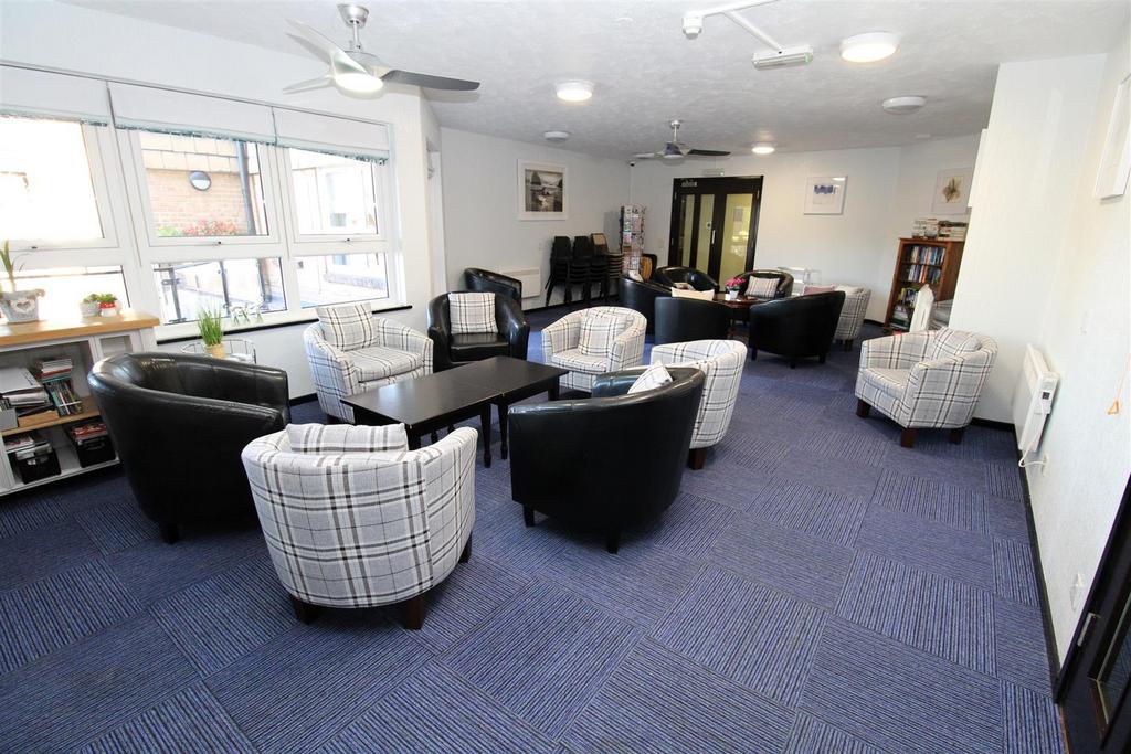 Comm lounge.JPG