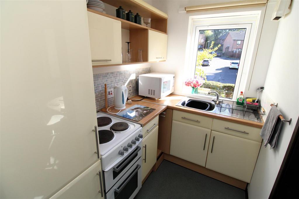 Kitchen2.JPG