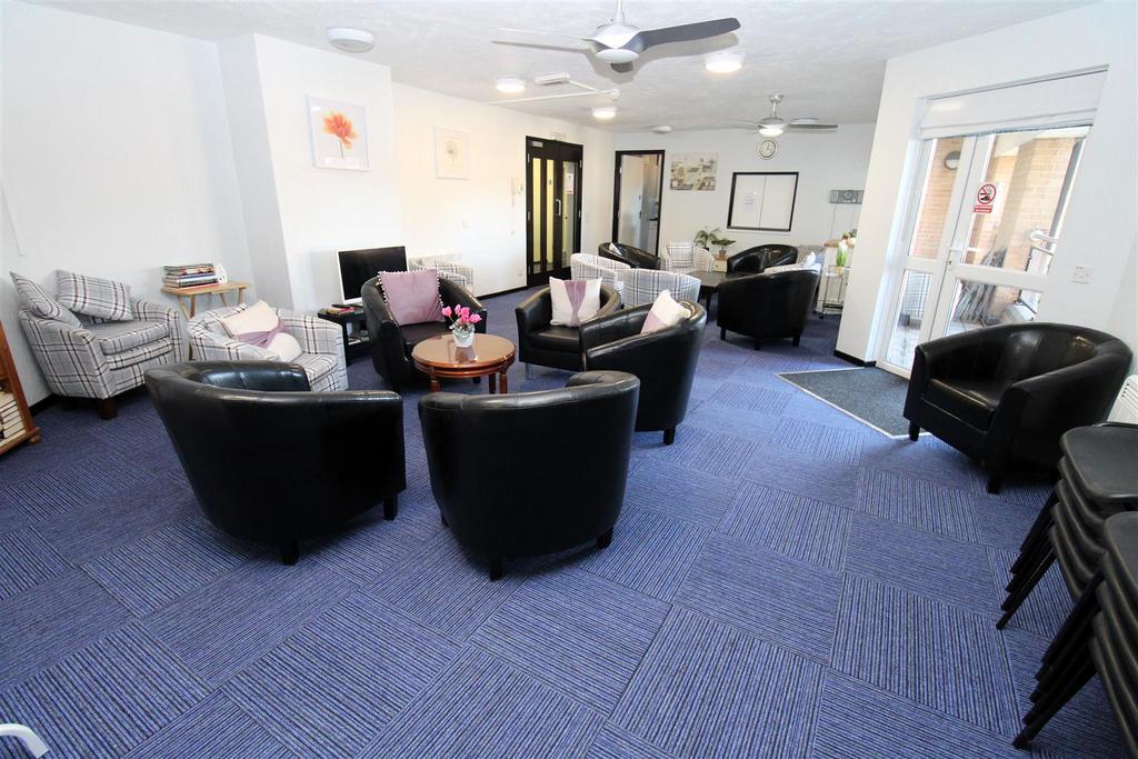 Comm lounge1.JPG