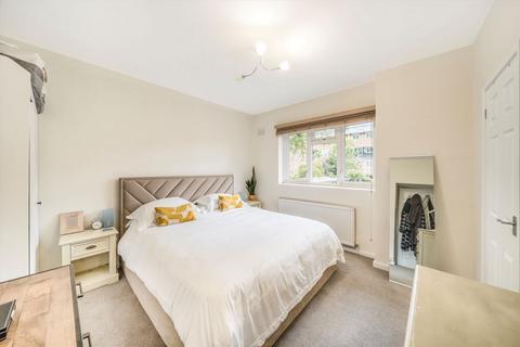 3 bedroom flat for sale, Solon New Road Estate, London SW4