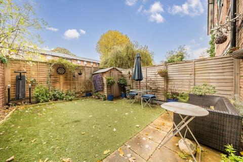 3 bedroom flat for sale, Solon New Road Estate, London SW4