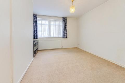2 bedroom flat to rent, Chester Close South, Regent's Park
