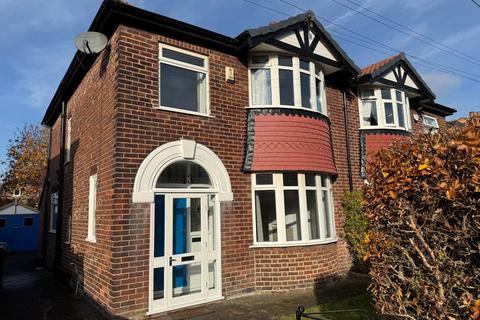 3 bedroom semi-detached house to rent, Balmoral Drive, Timperley WA14