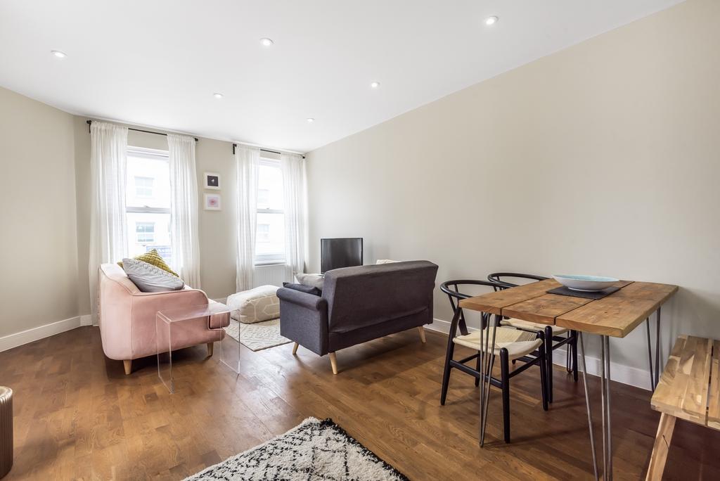 Lounge 4 - Shomberg