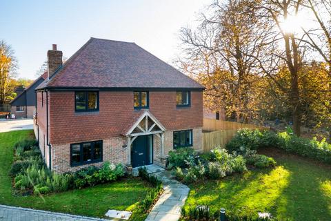 5 bedroom detached house for sale, Green Drive, Etchinghill, CT18