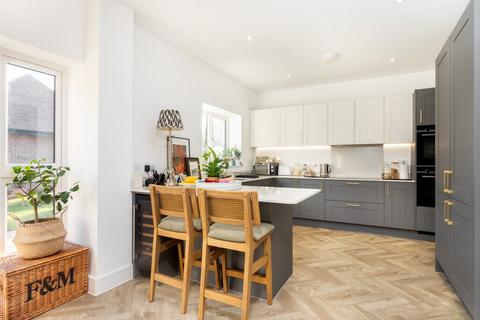 5 bedroom detached house for sale, Green Drive, Etchinghill, CT18