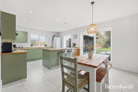 4 bedroom bungalow for sale, Cadogan Avenue, West Horndon, CM13