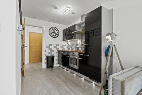 2 bedroom apartment for sale, Mann Island, Liverpool, L3