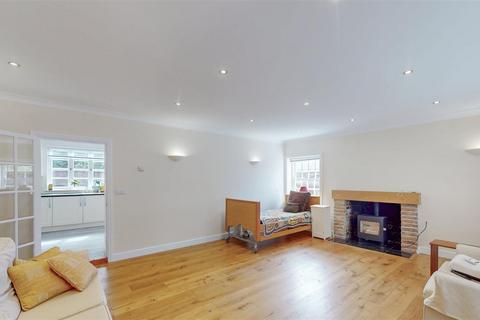 2 bedroom end of terrace house to rent, Bury Road, Kentford