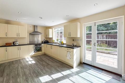 2 bedroom end of terrace house to rent, Bury Road, Kentford