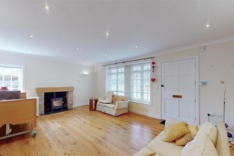 2 bedroom end of terrace house to rent, Bury Road, Kentford