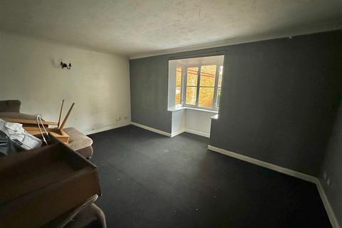 undefined, Minimax Close, Feltham