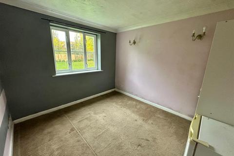 undefined, Minimax Close, Feltham