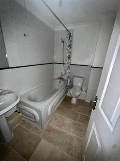 undefined, Minimax Close, Feltham