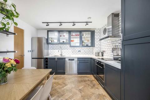 2 bedroom flat for sale, Millharbour, London E14