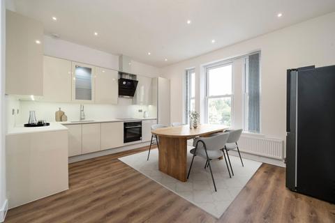 2 bedroom flat to rent, Grove Park Road, London W4