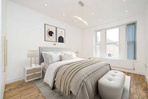 2 bedroom flat to rent, Grove Park Road, London W4