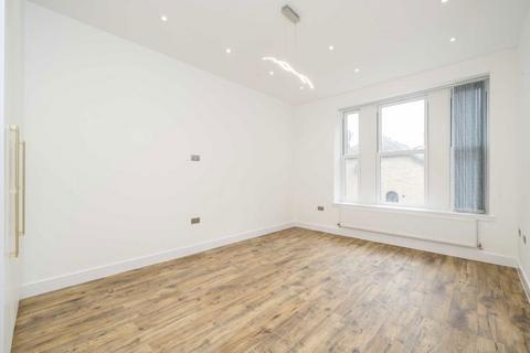 2 bedroom flat to rent, Grove Park Road, London W4