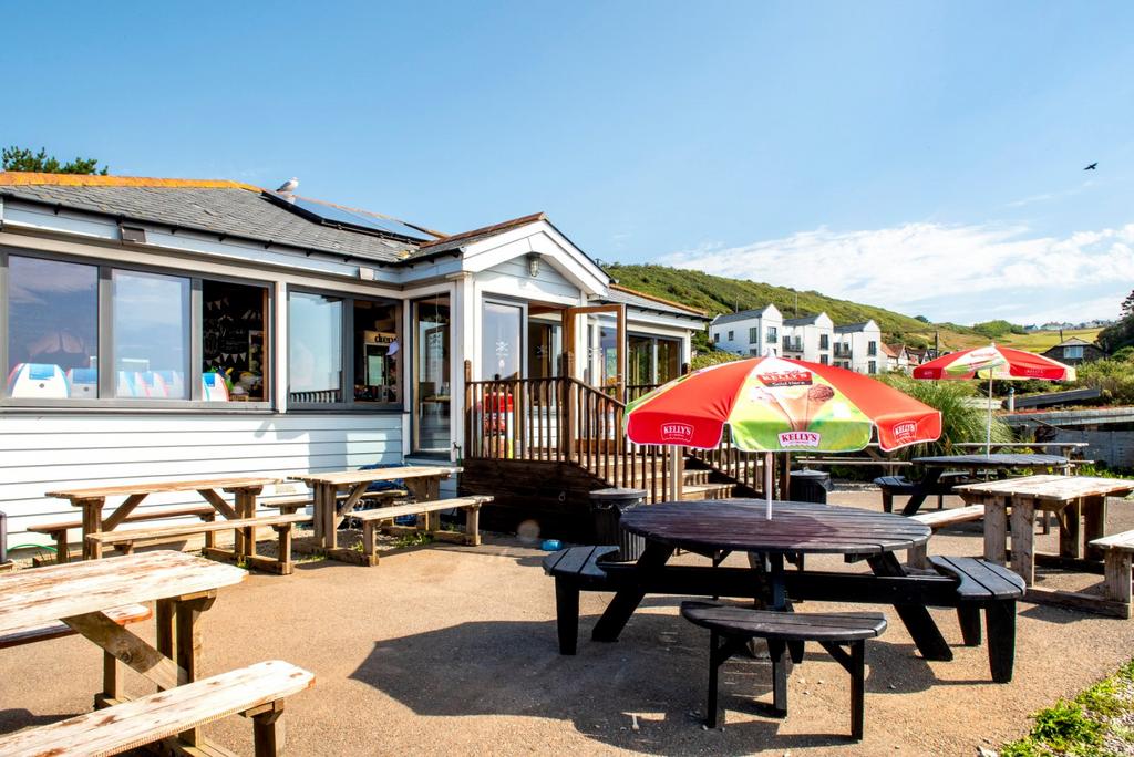 Cafe & Bar