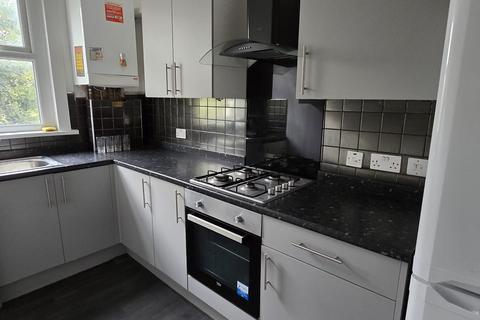 3 bedroom flat to rent, Valentines Road, Ilford, Essex, IG1