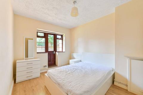 3 bedroom flat to rent, Poynders Gardens, Clapham Park, London, SW4