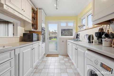 4 bedroom semi-detached house for sale, Chelmer Drive, Hutton, CM13