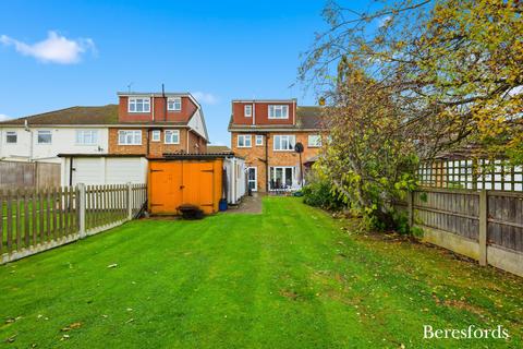 4 bedroom semi-detached house for sale, Chelmer Drive, Hutton, CM13