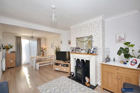 4 bedroom semi-detached house for sale, Orchard Avenue, Rainham, RM13