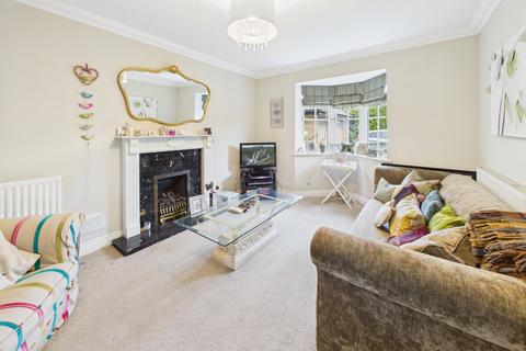 4 bedroom detached house for sale, Walcot Close, Oundle, Northamptonshire, PE8