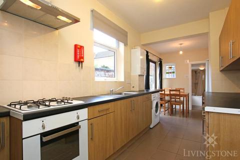 4 bedroom terraced house to rent, Montague Road, Leicester LE2