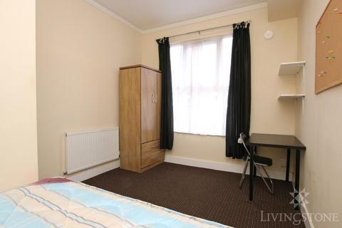 4 bedroom terraced house to rent, Montague Road, Leicester LE2