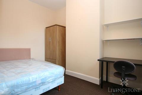 4 bedroom terraced house to rent, Montague Road, Leicester LE2