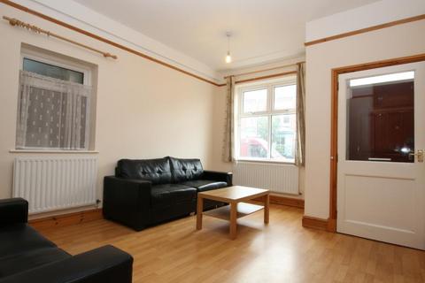 6 bedroom terraced house to rent, Clarendon Park Road, Leicester LE2