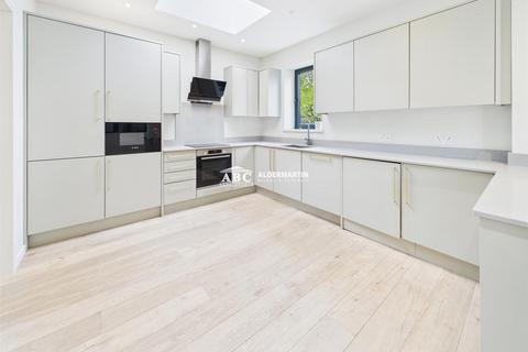 undefined, Albert Road, London