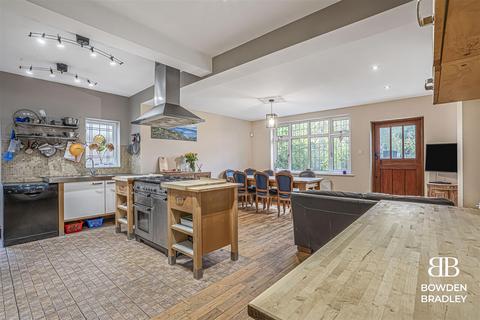 4 bedroom semi-detached house for sale, Longwood Gardens, Clayhall