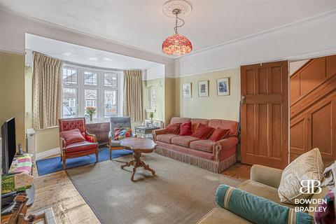 4 bedroom semi-detached house for sale, Longwood Gardens, Clayhall
