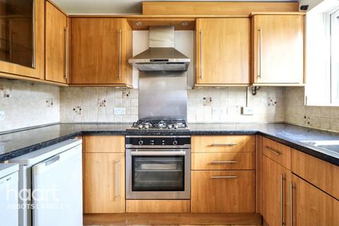 undefined, Stewart Close, Abbots Langley