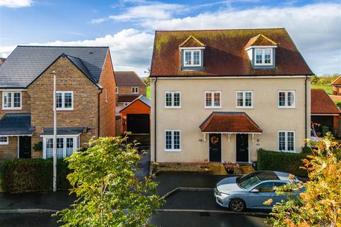 undefined, Modern family home offering three double bedrooms, situated within the popular Chestnut Park, Yatton