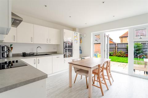 undefined, Modern family home offering three double bedrooms, situated within the popular Chestnut Park, Yatton