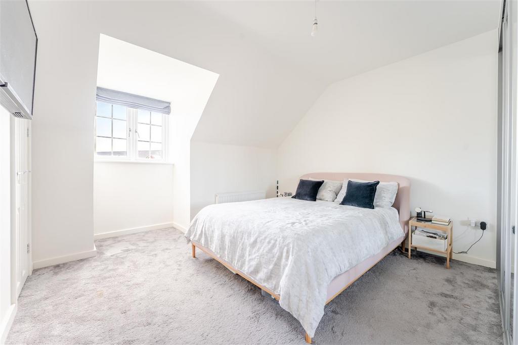 6 - principal bedroom.jpg