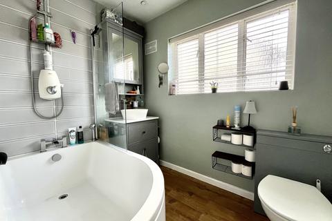 3 Woodgate Avenue, Chessington, KT9 2QJ