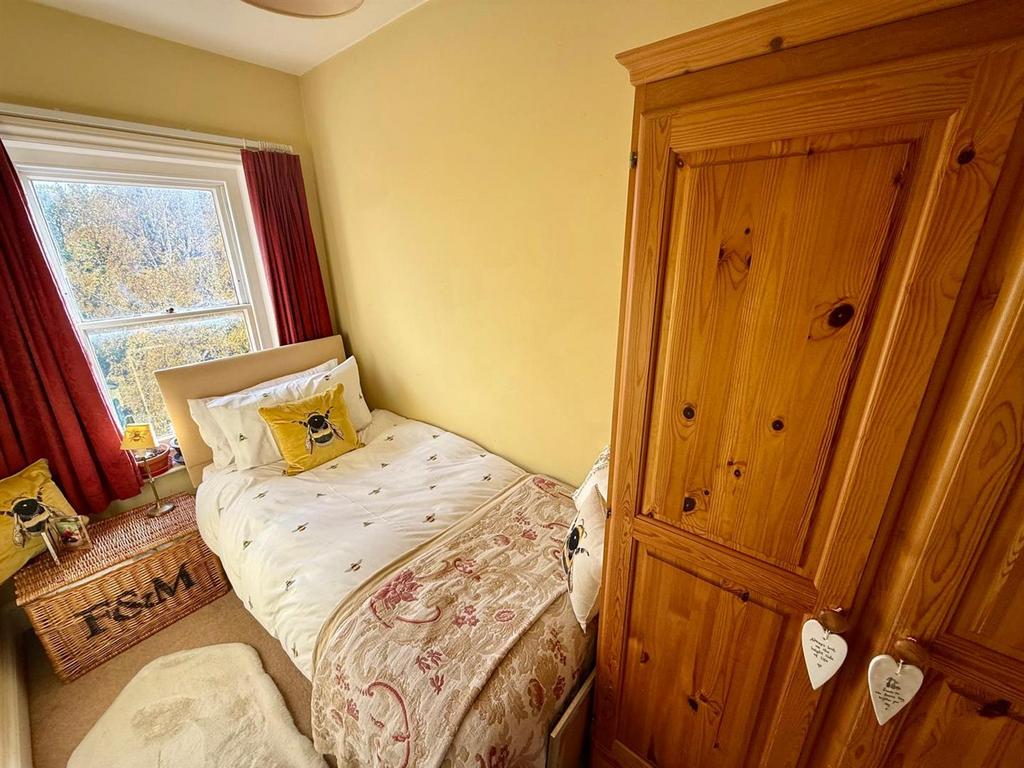 Bedroom 7/Study/Potential ensuite