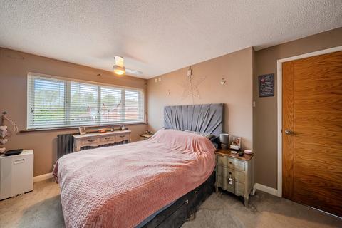 3 bedroom semi-detached house for sale, Knights Way, Gloucestershire GL20