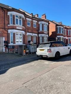 13 H Hazelbury Crescent Luton, beds, LU1 1 DF