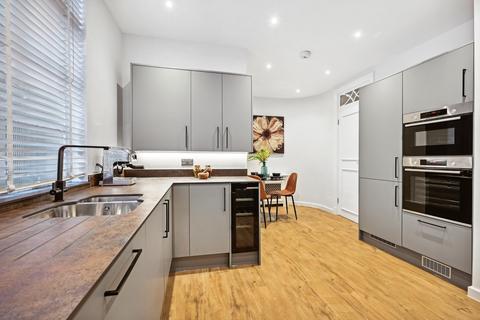 3 bedroom flat to rent, Grosvenor Square, Mayfair, London, W1K